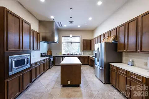 Kitchen - 355 Garnet Ct, Fort Mill, SC 29708 photo 6 of 6