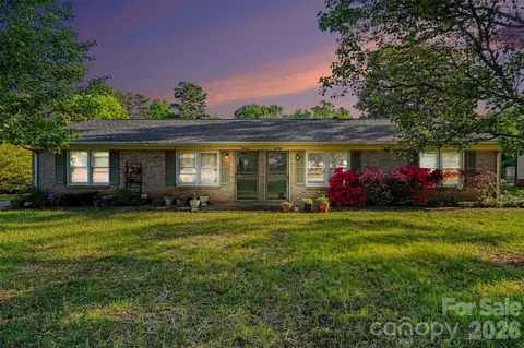 61006102 Pleasant Grove Rd, Charlotte, NC 28216