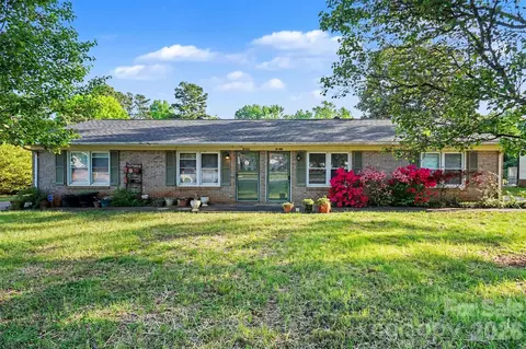 61006102 Pleasant Grove Rd, Charlotte, NC 28216