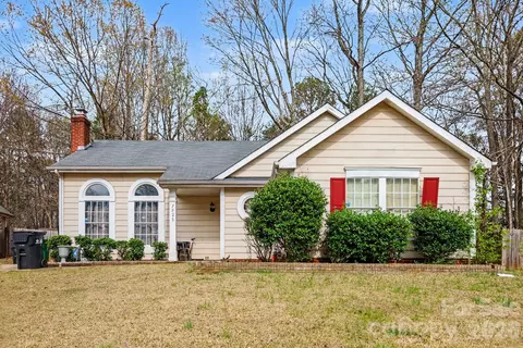 7925 Turquoise Dr, Charlotte, NC 28215