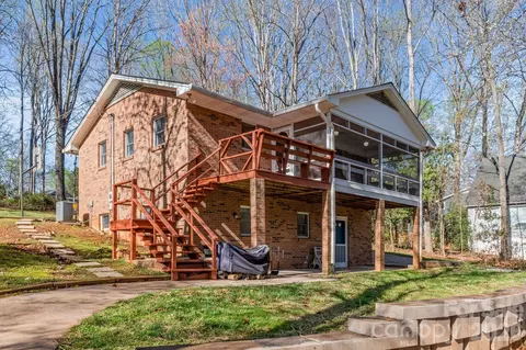 8032 Lakeview Dr, Denver, NC 28037