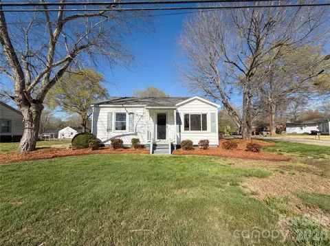 1433 Midlake Rd, Kannapolis, NC 28083