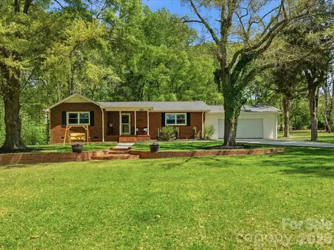 7836 Van Wyck Rd, Lancaster, SC 29720