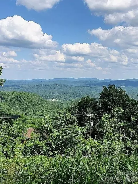000 Alta Cir, Hendersonville, NC 28739