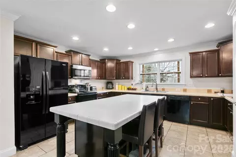 28 Chapel Park Rd, Asheville, NC 28803
