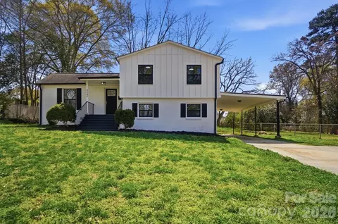 3545 Sargeant Dr, Charlotte, NC 28217