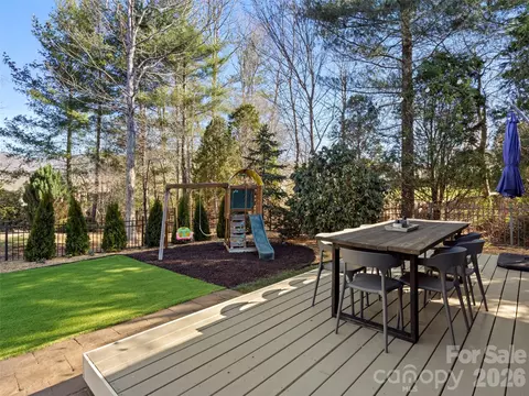 Exterior - 47 Ledgestone Dr, Fairview, NC 28730 photo 6 of 8