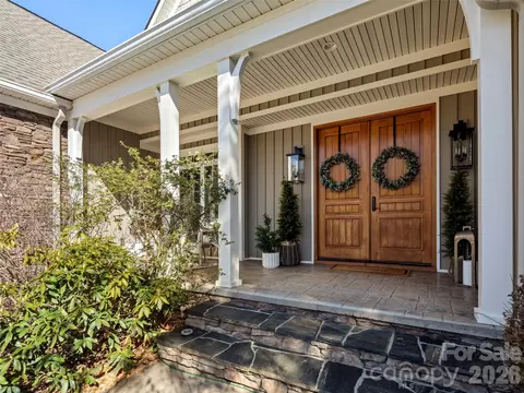 Exterior - 47 Ledgestone Dr, Fairview, NC 28730 photo 3 of 8