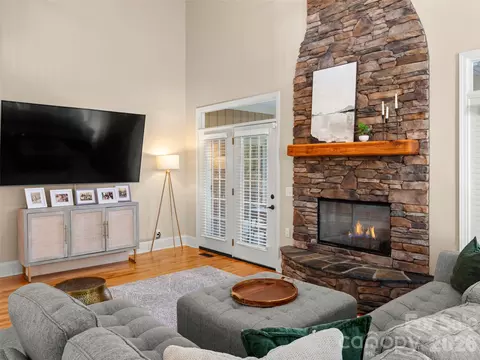 Living - 47 Ledgestone Dr, Fairview, NC 28730 photo 2 of 4