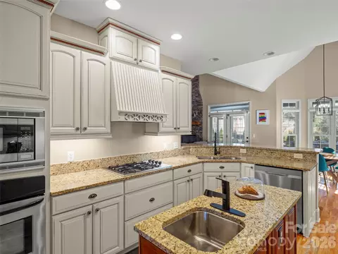 Kitchen - 47 Ledgestone Dr, Fairview, NC 28730 photo 3 of 5