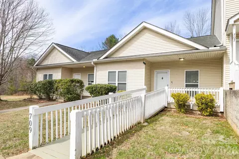 709 Villas Ct, Asheville, NC 28806