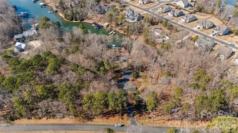 16619 Harbor View Rd, Charlotte, NC 28278