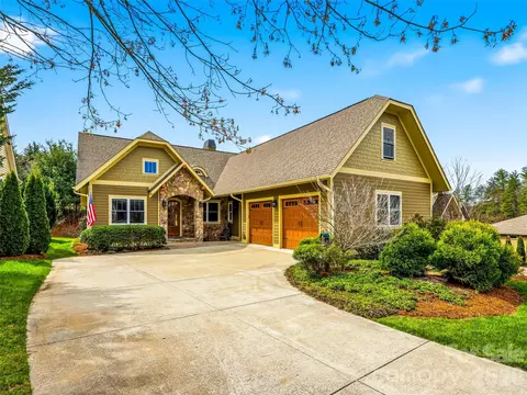 242 Whistlewood Ln, Hendersonville, NC 28739