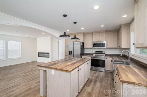808 W Eagleview Ln, Lawndale, NC 28090