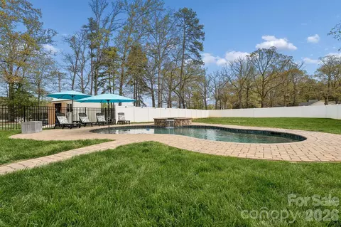 109 Avalon Reserve Dr, Mooresville, NC 28115