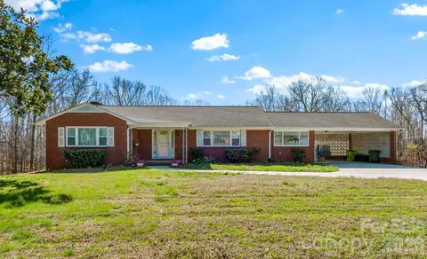3291 Burton Rd, Thomasville, NC 27360