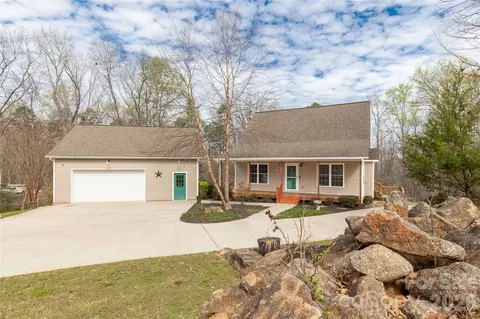 1890 Davis Cir, Clover, SC 29710