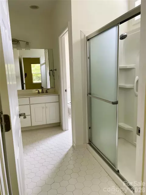 Bath - 35 Sheffield Pl, Brevard, NC 28712 photo 1 of 5