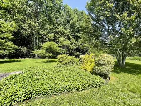 Exterior - 35 Sheffield Pl, Brevard, NC 28712 photo 8 of 10