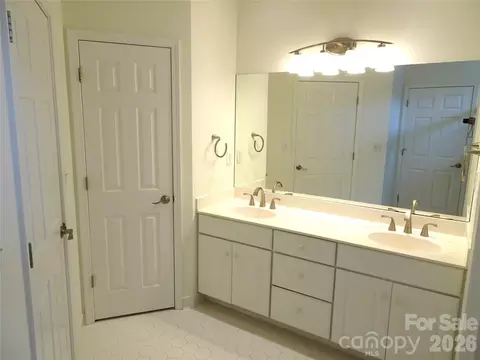 Bath - 35 Sheffield Pl, Brevard, NC 28712 photo 2 of 5