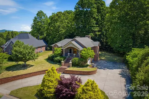 405 Golfview Ct, Lenoir, NC 28645