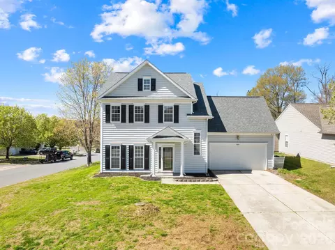 8805 Firestreak Dr, Charlotte, NC 28216