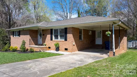 307 W Park Dr, Stanley, NC 28164