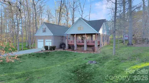 1520 Weatherwood Dr, Lincolnton, NC 28092