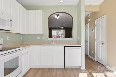 Kitchen - 727 Shellstone Pl, Fort Mill, SC 29708 photo 3 of 3