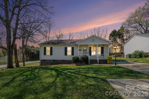 105 Chadwick Cir, Dallas, NC 28034
