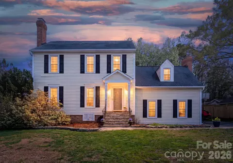 5221 Summer Gate Dr, Charlotte, NC 28226