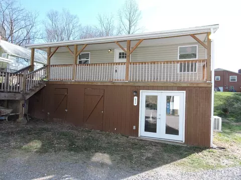 85 Oak St, Canton, NC 28716