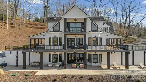 587 Carolina Dr, Troy, NC 27371