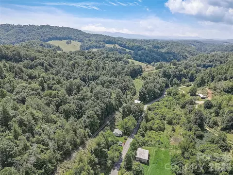 1820 Grapevine Rd, Marshall, NC 28753 photo 14