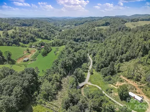 1820 Grapevine Rd, Marshall, NC 28753 photo 3