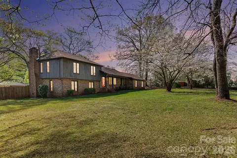 1226 Twin Lakes Rd, Rock Hill, SC 29732