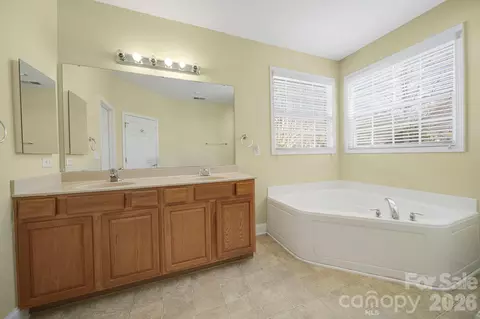 Bath - 901 Platinum Dr, Fort Mill, SC 29708 photo 2 of 3