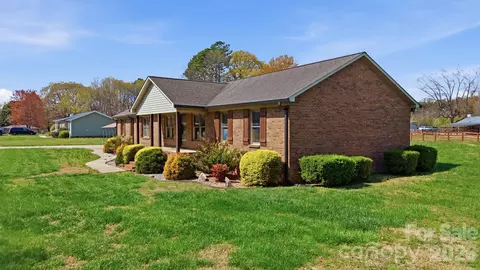 Exterior - 7721 Otts Cir, Stanley, NC 28164 photo 4 of 5
