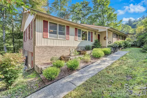 238 Park Ln, Hendersonville, NC 28791