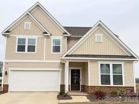 4011 Vista Pine Dr, Charlotte, NC 28215
