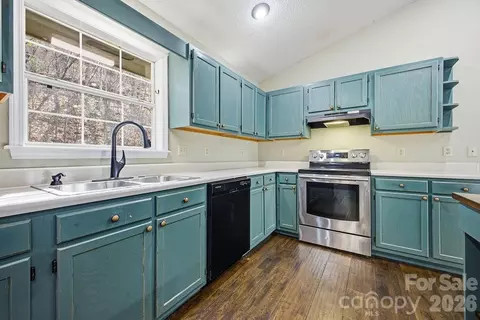 Kitchen - 373 Fox Trace Dr, Sylva, NC 28779 photo 3 of 3