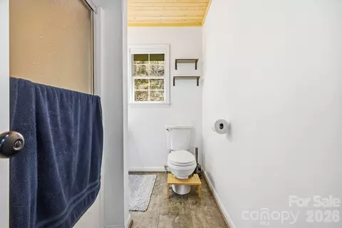 Bath - 373 Fox Trace Dr, Sylva, NC 28779 photo 3 of 3