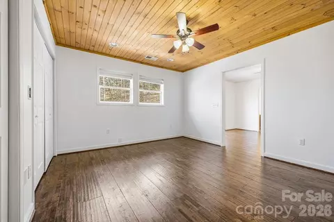 Bedroom - 373 Fox Trace Dr, Sylva, NC 28779 photo 3 of 8