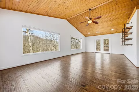 Living - 373 Fox Trace Dr, Sylva, NC 28779 photo 7 of 9