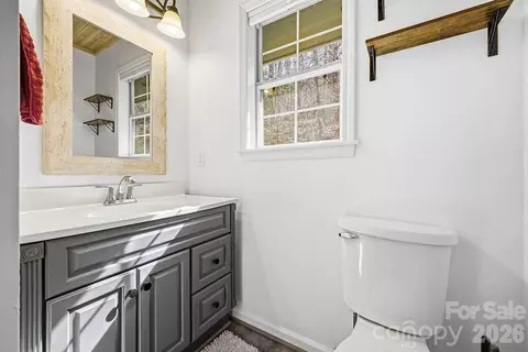Bath - 373 Fox Trace Dr, Sylva, NC 28779 photo 2 of 3