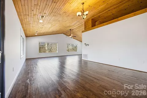 Living - 373 Fox Trace Dr, Sylva, NC 28779 photo 3 of 9