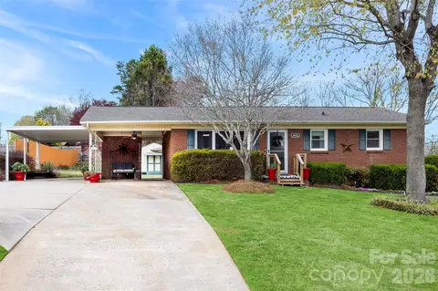 2432 Lynn Dr, Gastonia, NC 28054