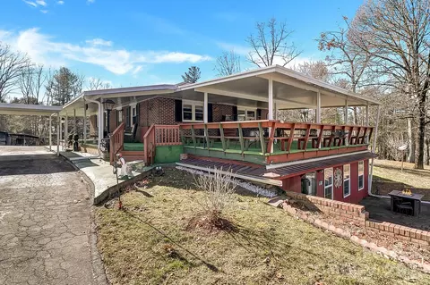 44 Tuttle Rd, Hendersonville, NC 28792