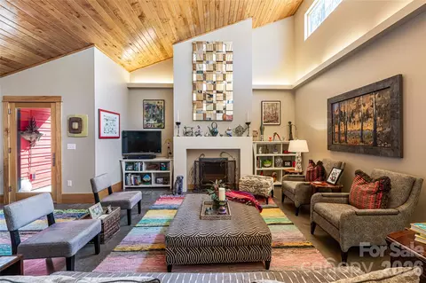 33 Robinson Creek Rd, Asheville, NC 28803