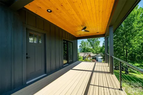 253 Eagles Eye Dr, Hendersonville, NC 28792